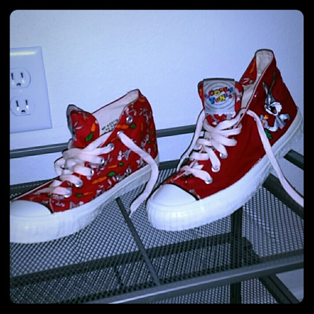 Looney Tunes a Bugs Bunny hi tops sneakers 8 1/2